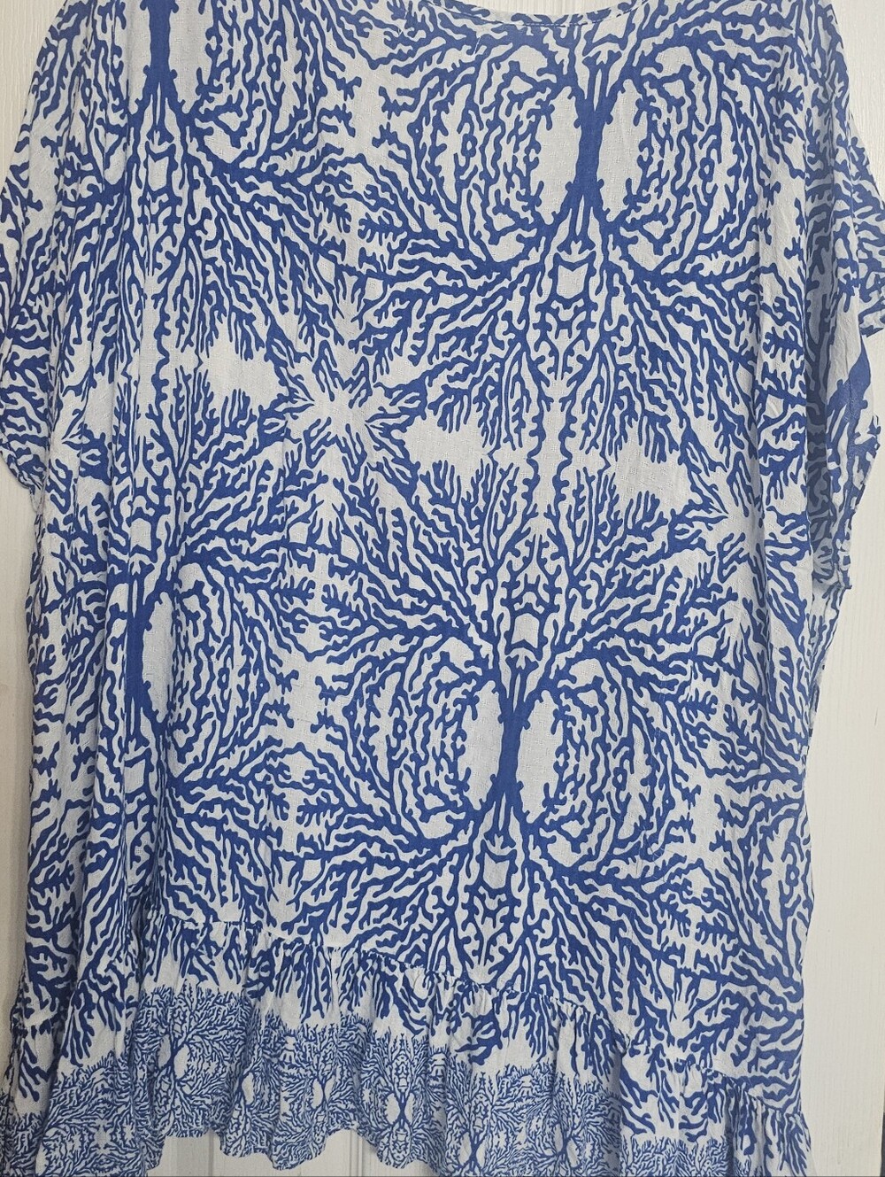 NVELOP beach cover-up features a vibrant, coastal-inspired design Size L/XL - Picture 7 of 8
